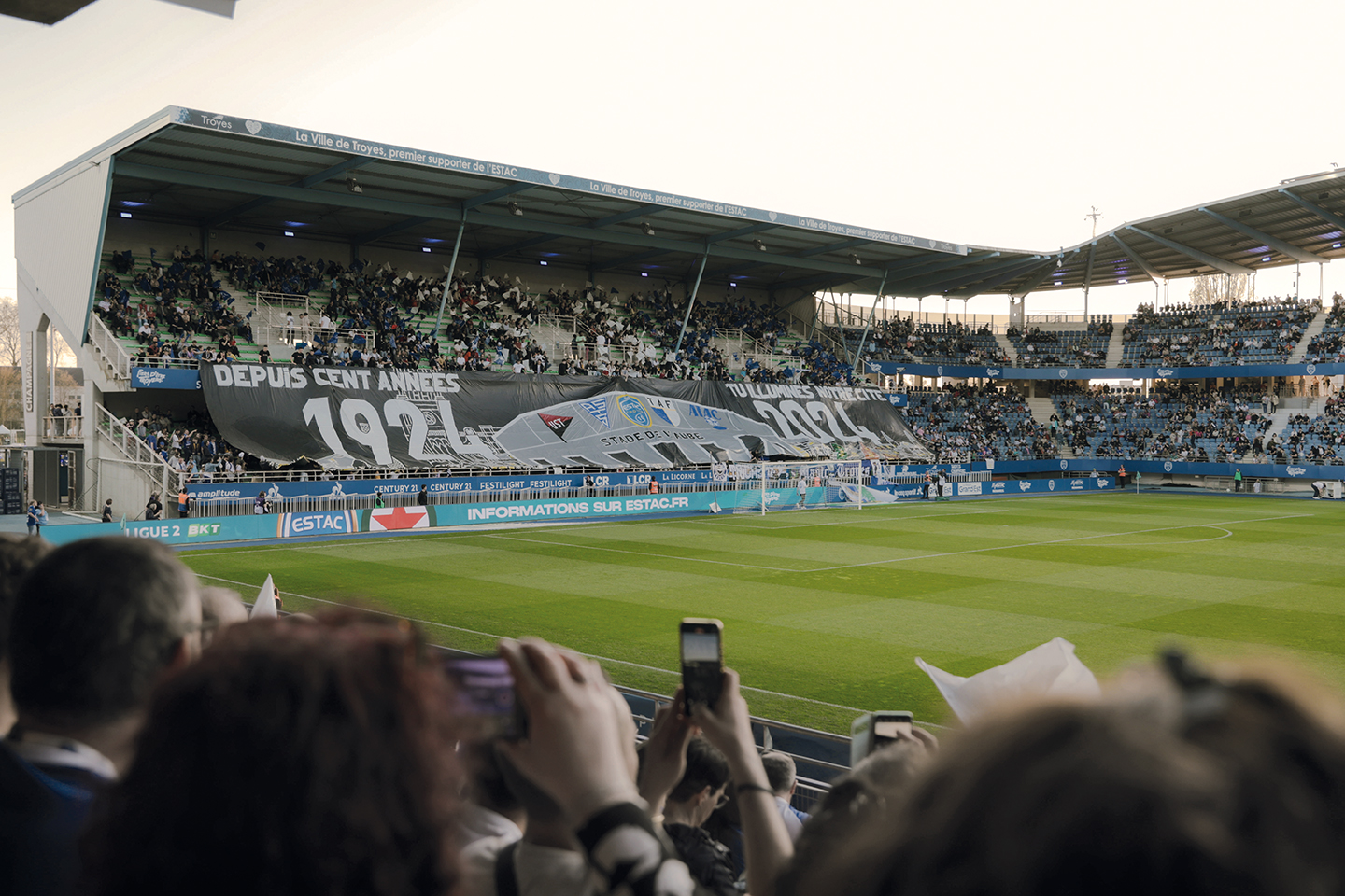 25-04-04 VC ESTAC Red Star-01